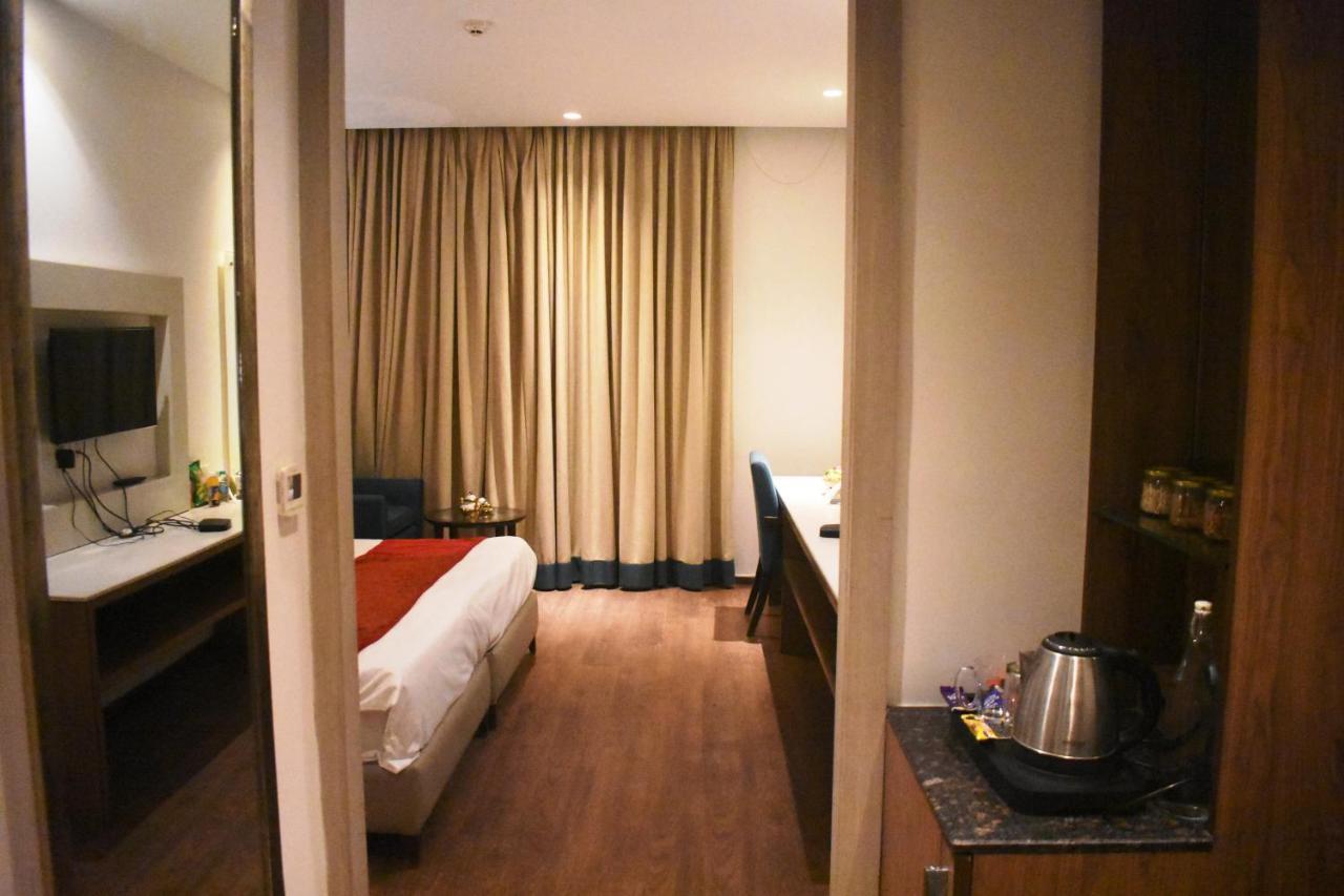 Lemonwood Suites By F9 Hotels - Trivoli Garden Chhatarpur New Delhi Exterior foto